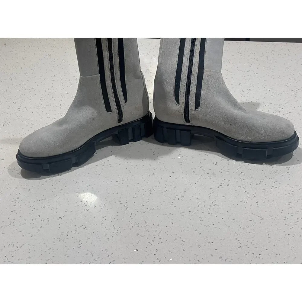 Women’s sz8.5 Suede boots